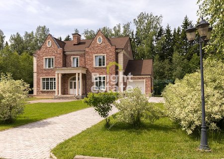 Продажа дома в поселке Ноттинг Хилл. Лот №4878 Продажа дома в поселке Ноттинг Хилл. ID 4878