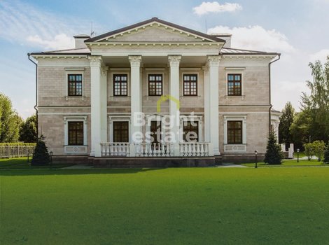 Купить дом в классическом стиле в загородном поселке Жуковка 21. ID 11560