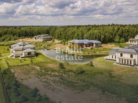 Продажа земельного участка в Шато Соверен на Новой Риге. ID 12429