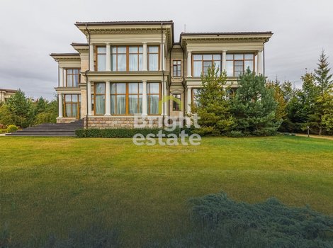 Купить коттедж 1250 кв.м. в КП Монолит. ID 22730