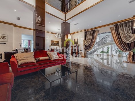 Купить коттедж 1250 кв.м. в КП Монолит. ID 22730