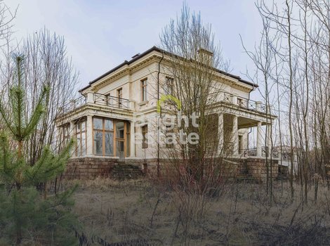 Купить коттедж в классическом стиле без внутренней отделки в КП Монолит. ID 22749