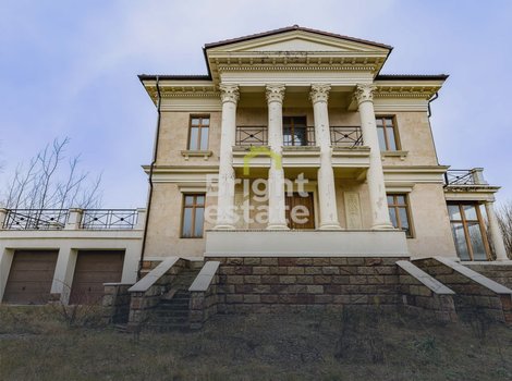 Купить коттедж в классическом стиле без внутренней отделки в КП Монолит. ID 22749