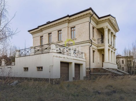 Купить коттедж в классическом стиле без внутренней отделки в КП Монолит. ID 22749