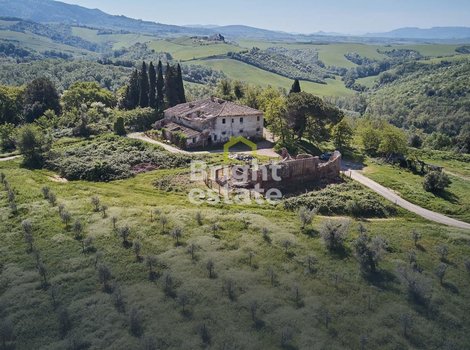 ЖК Castelfalfi — Продажа виллы Rignano в Тоскане. ID 9821
