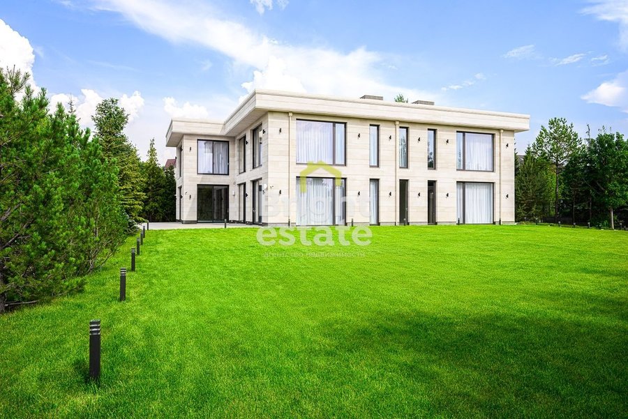 Купить авторский коттедж 537 кв.м. в КП Третья Охота на Новой Риге. ID 15538