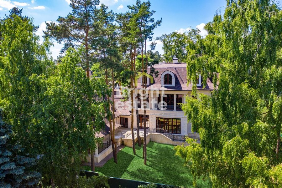Купить 3-уровневый коттедж 1000 кв.м. в поселке Жуковка. ID 16370