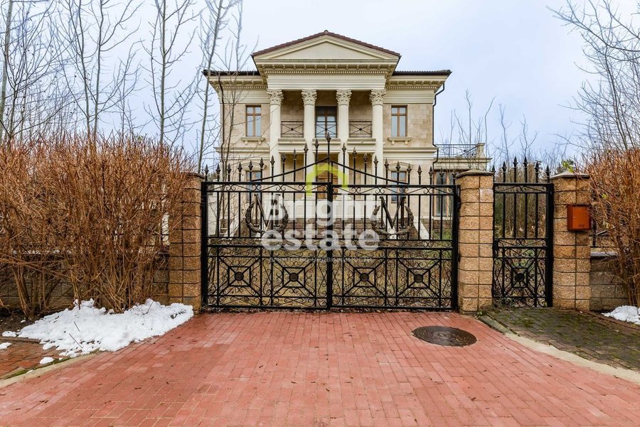 Купить коттедж в классическом стиле в КП Монолит. Лот №22748 Купить коттедж в классическом стиле в КП Монолит. ID 22748