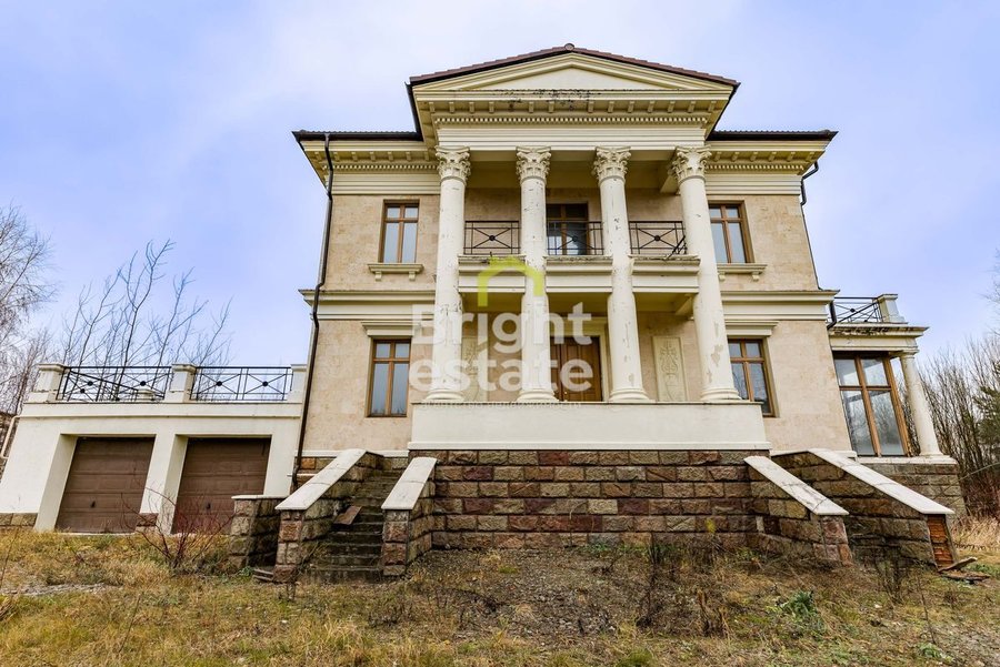 Купить коттедж в классическом стиле без внутренней отделки в КП Монолит. Лот №22749 Купить коттедж в классическом стиле без внутренней отделки в КП Монолит. ID 22749