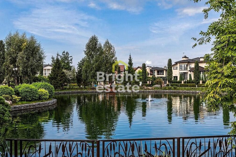 Купить участок на первой линии у реки в КП Монтевиль. ID 23045